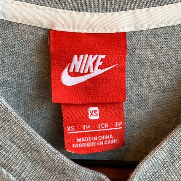 Grey Nike sweater 🤍 - Picture 4 of 6